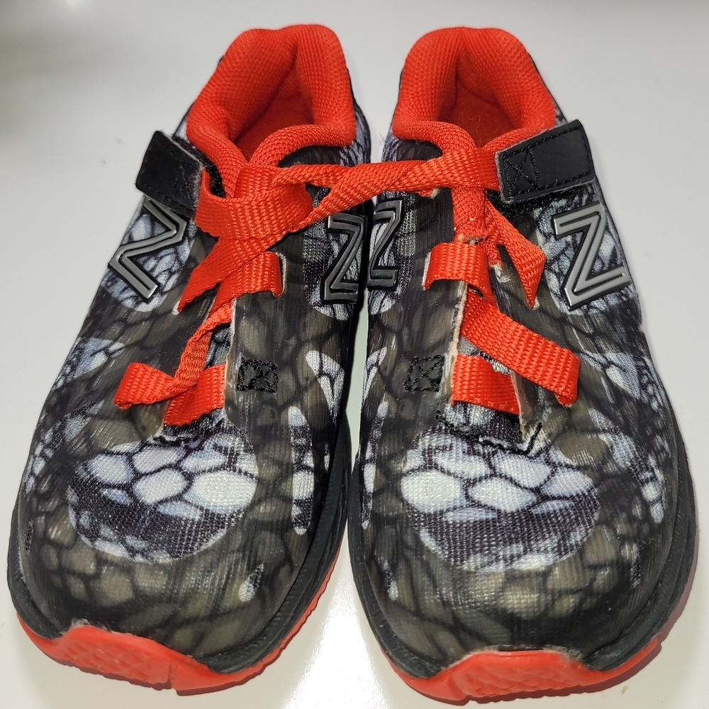 NEW BALANCE Red Snake Camouflage Running Walking Boys Athletic Shoe Baby SIZE 5 - Picture 3 of 4